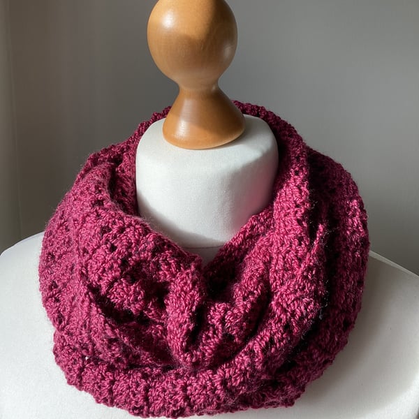 Lacy Infinity scarf in wool and silk, colour Bordeaux 
