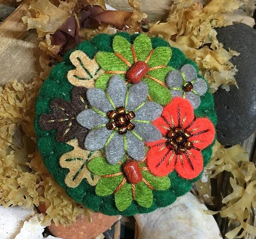 Autumn leaves - Japanese Art Inspired Handmade Mini Felt Brooch - bottle green