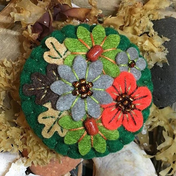 Autumn leaves - Japanese Art Inspired Handmade Mini Felt Brooch - bottle green