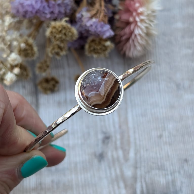 Sterling Silver Hammered Cuff Bangle with Agate - JBJ10002