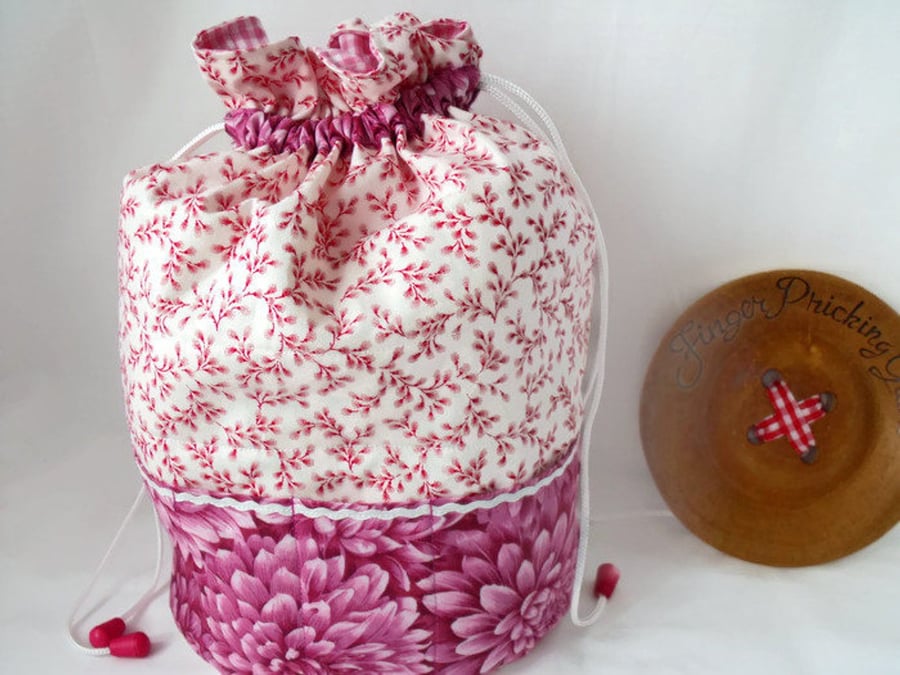 crochet yarn bag and hook storage, pink ditsy floral print