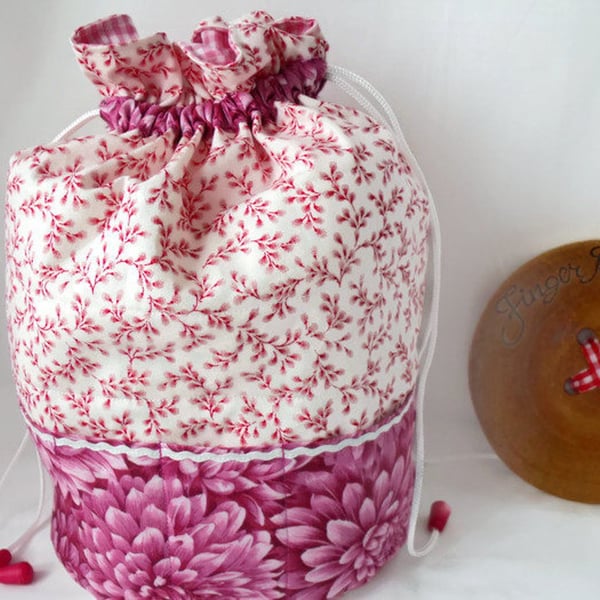 crochet yarn bag and hook storage, pink ditsy floral print