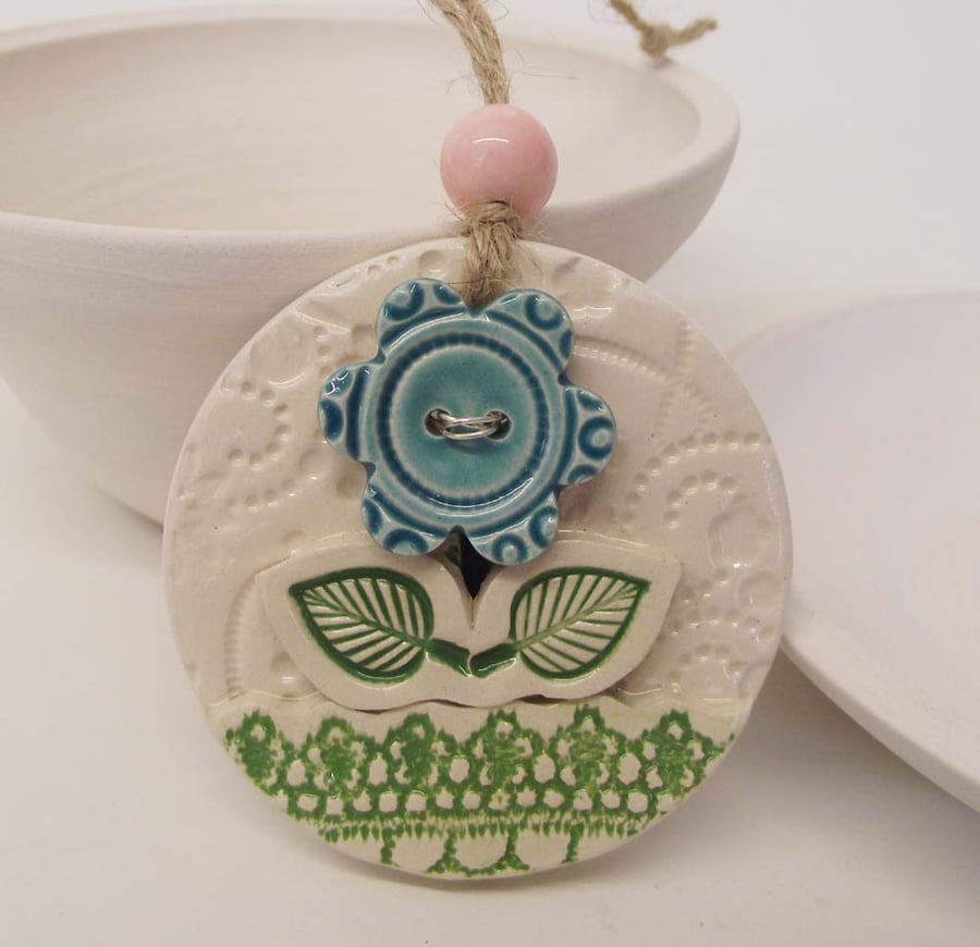 Ceramic decoration with flower button