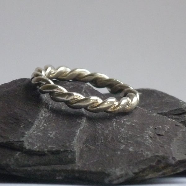 Rope twist ring
