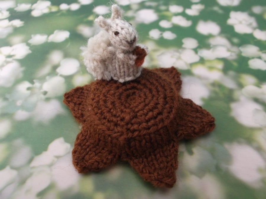 Squirrel pin cushion