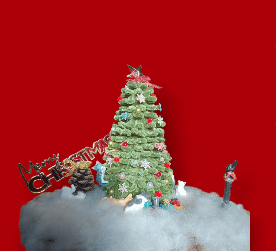 Christmas Tree with Cute Cats – Mini Festive Centrepiece