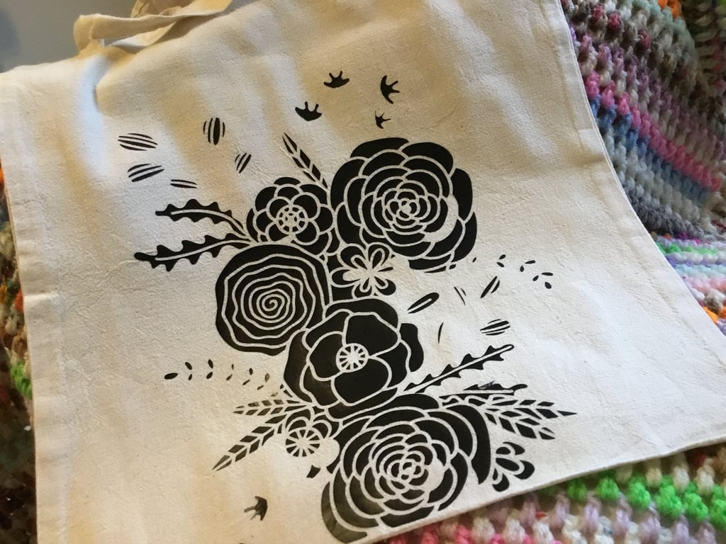 Tote bag. Black flowers. Tote bag with black flowers. Ref 202