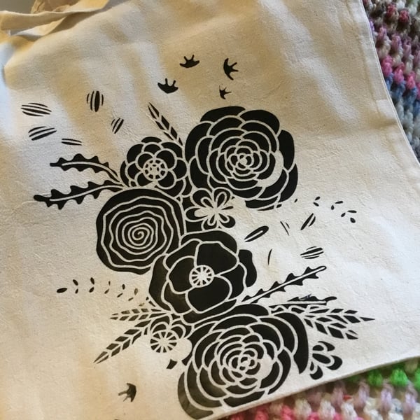 Tote bag. Black flowers