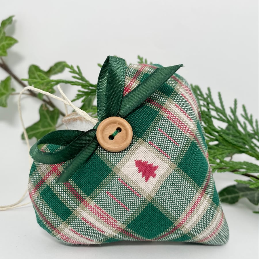 GREEN PLAID CHRISTMAS HEART DECORATION - with red tree motif