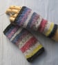 Stripey fingerless mitts - Image 5