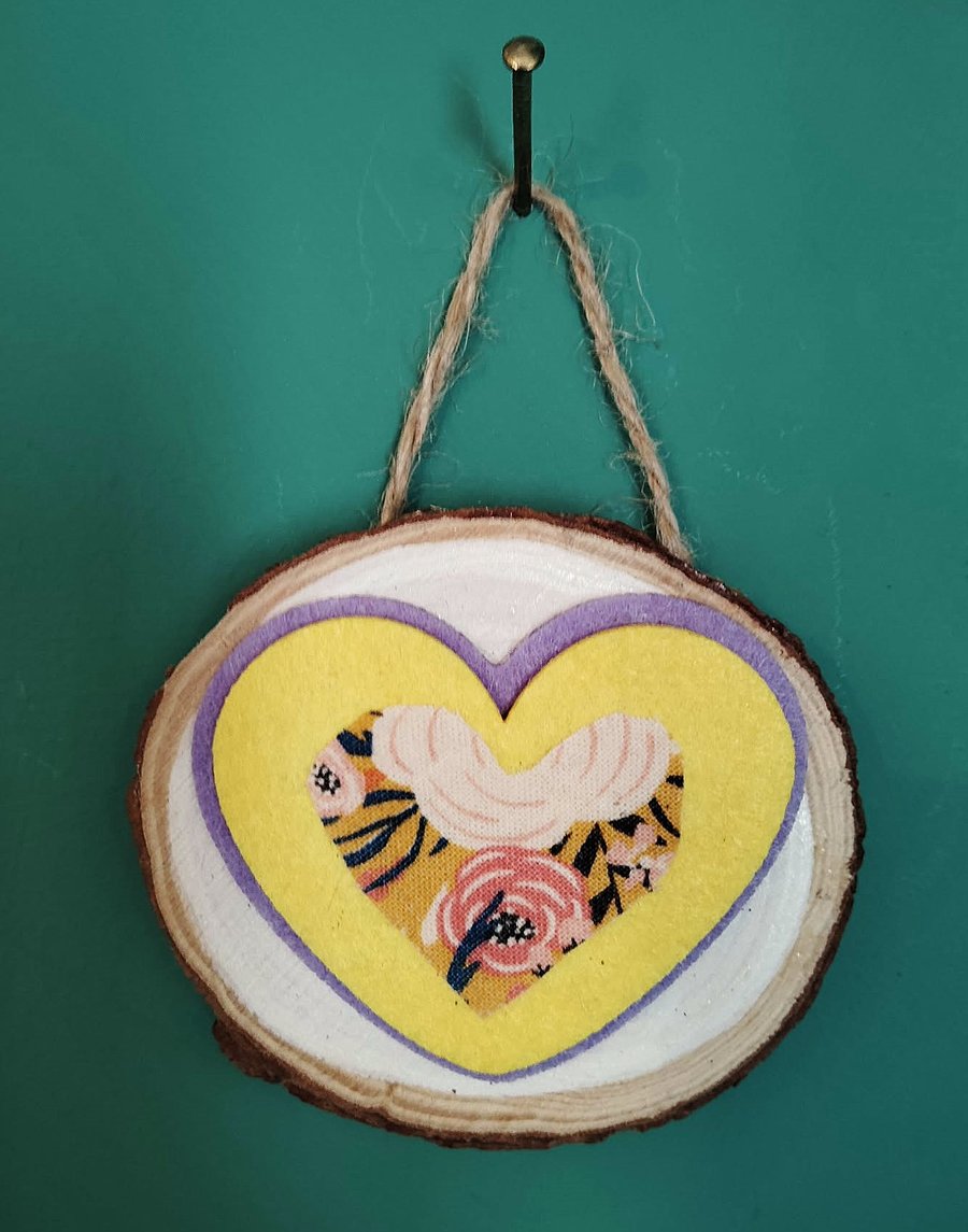 Wooden wall art heart (multi)