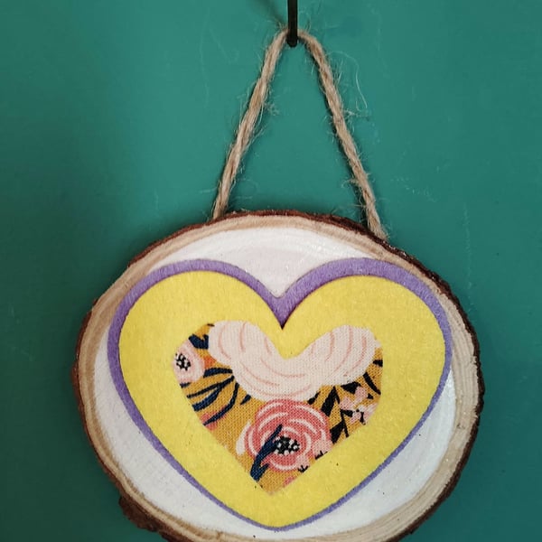 Wooden wall art heart (multi)