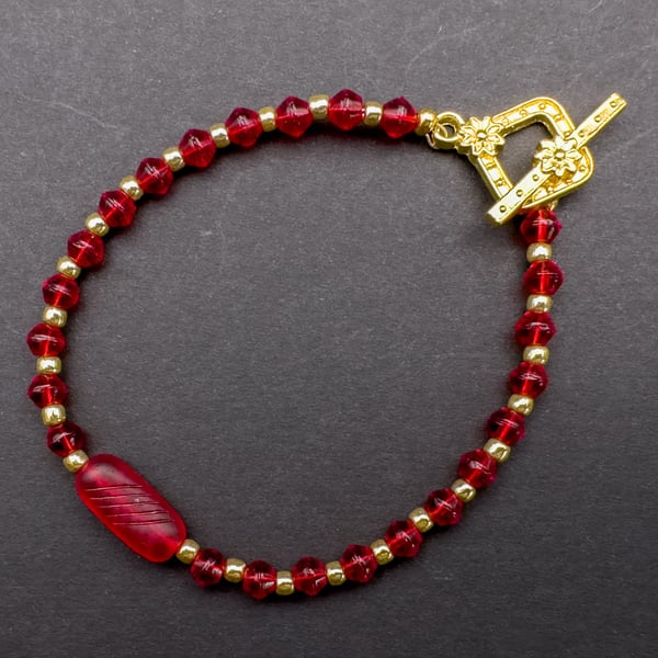 Red and Gold Beaded Bracelet with Frosted Glass Feature Bead