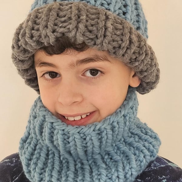 Hand-Knitted Chunky Acrylic Beanie and Cowl Set: Children's Winter Wear