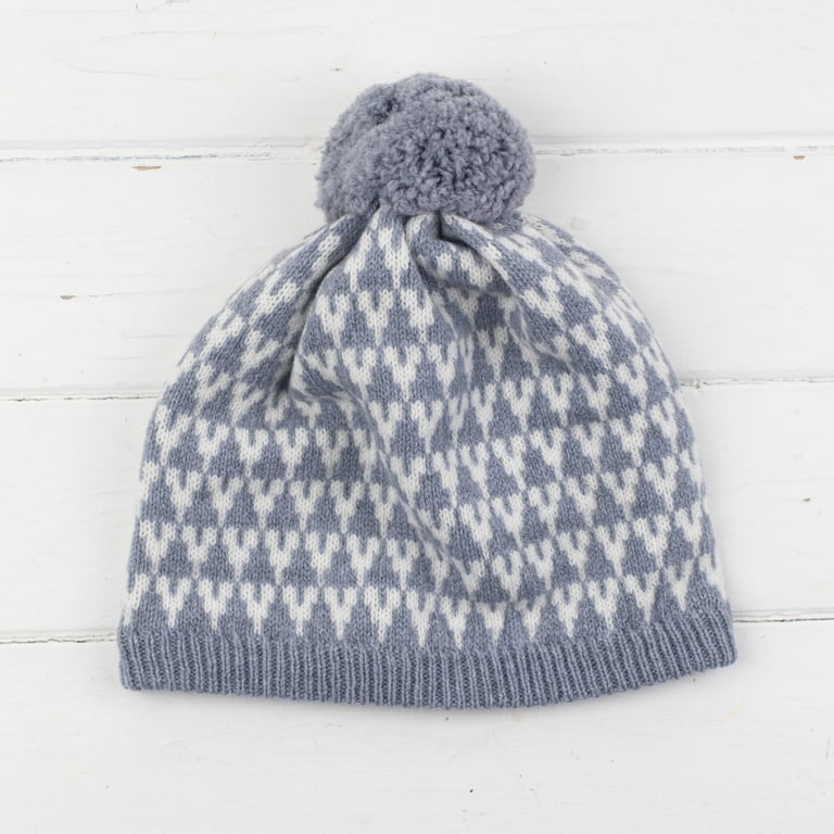 SAMPLE Arrow pom pom hat - seal and white