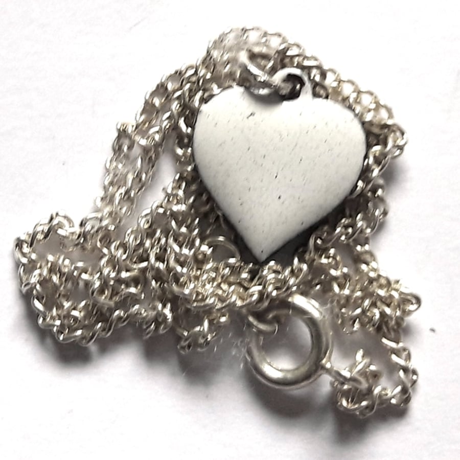 small heart pendant - white