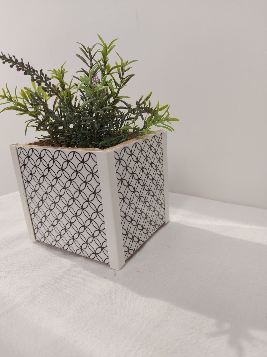 Tiled plantpot