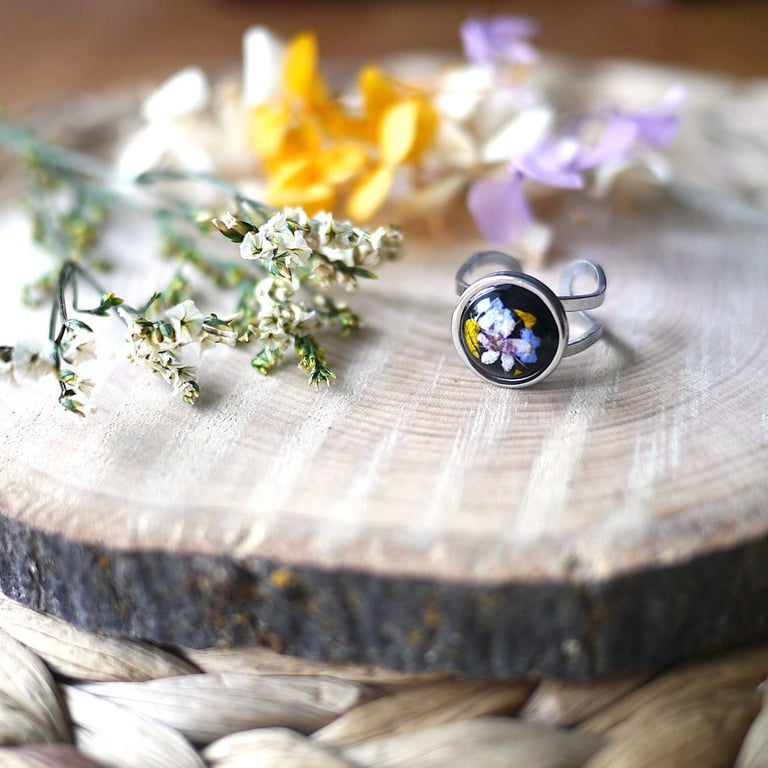 Adjustable Resin Flower Ring, Handmade with Real Dried Flowers, Hypoallergenic