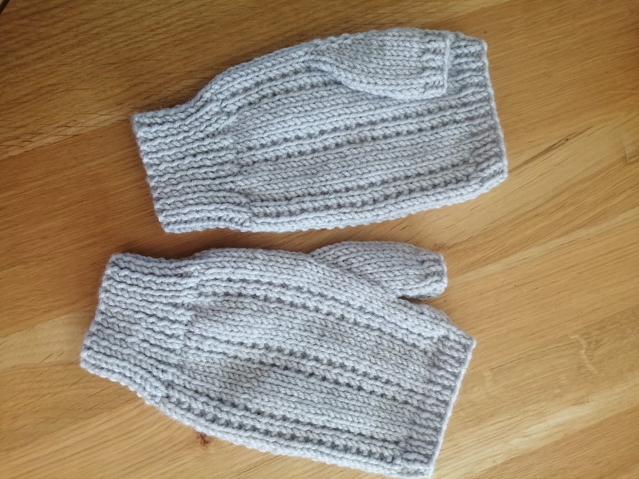 Fingerless gloves 