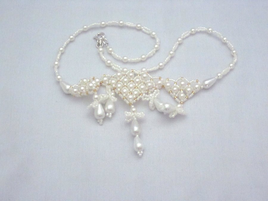 White glass pearl and seed beads necklace (328)