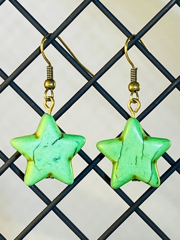 Green star earrings