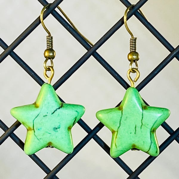 Green star earrings
