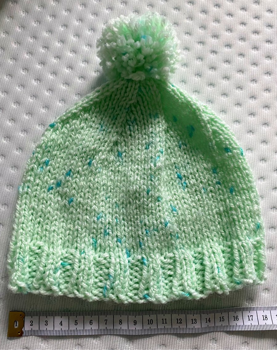 Knitted baby hat turquoise 