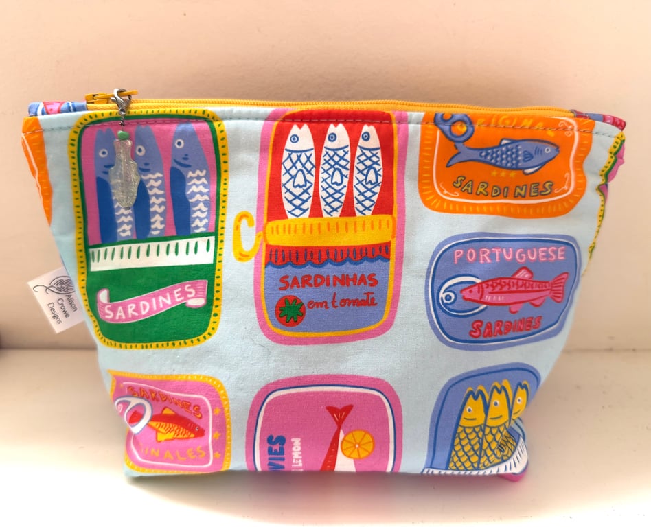 Sardine zipped accessory bag