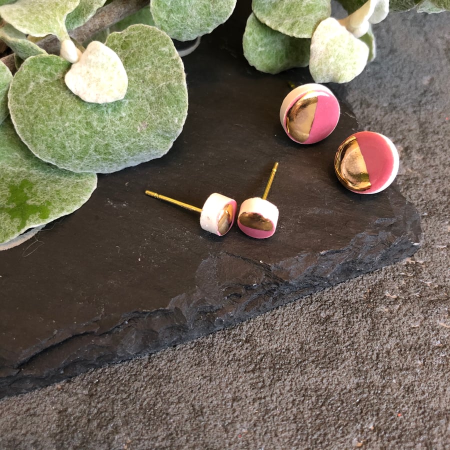 Ceramic button earrings - Purple duo