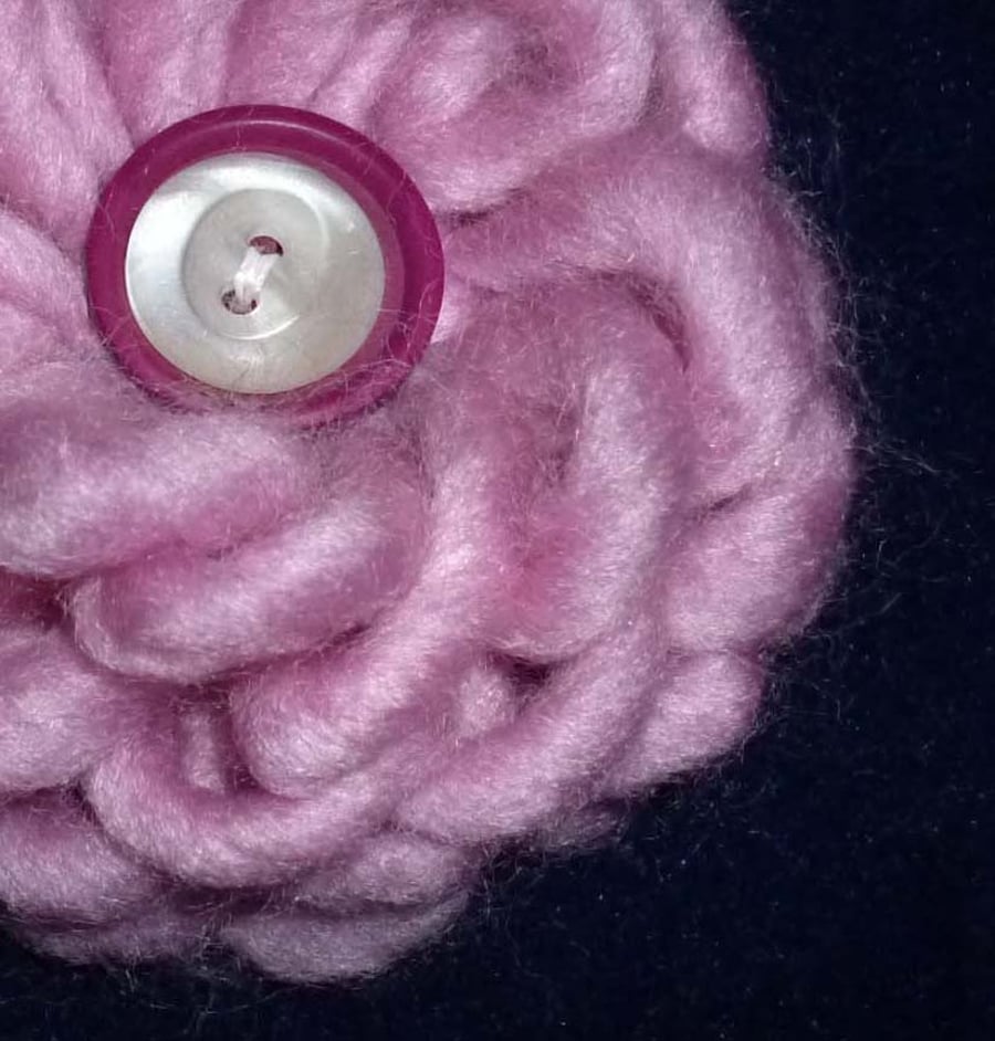 Hand made wool & button 3 in 1 brooch - dusky pink