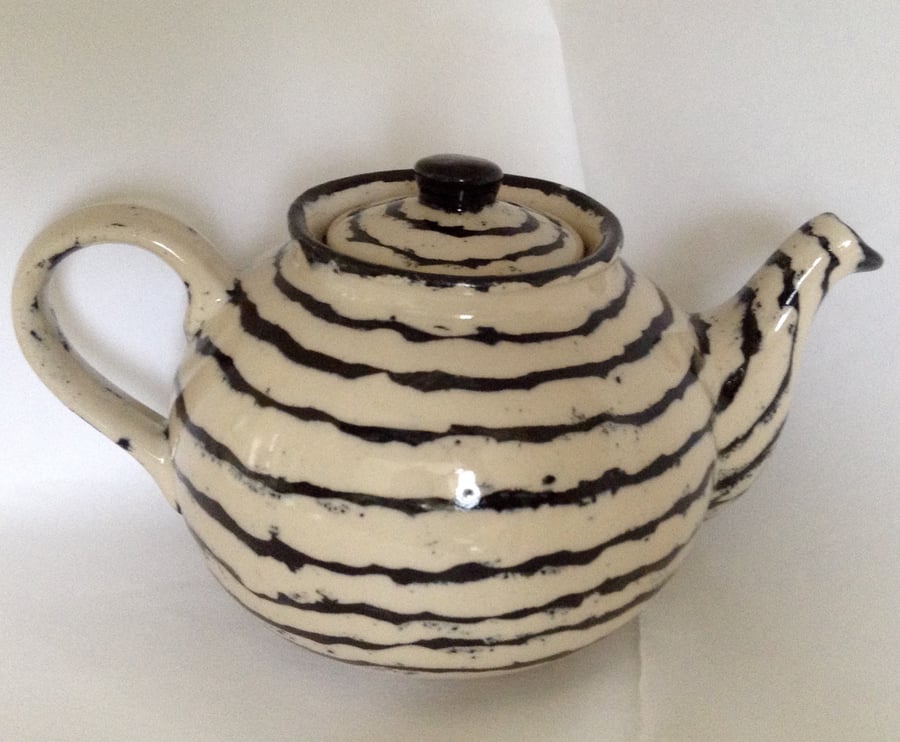 Teapot In cream pottery stoneware clay