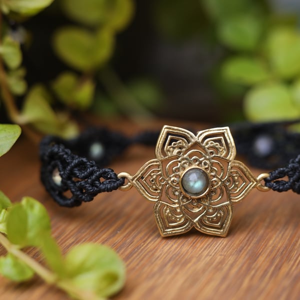 ass Flower Bracelet with Labradorite