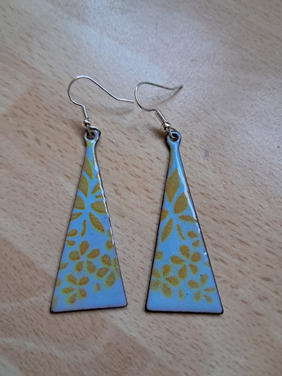 Triangular dangly earring