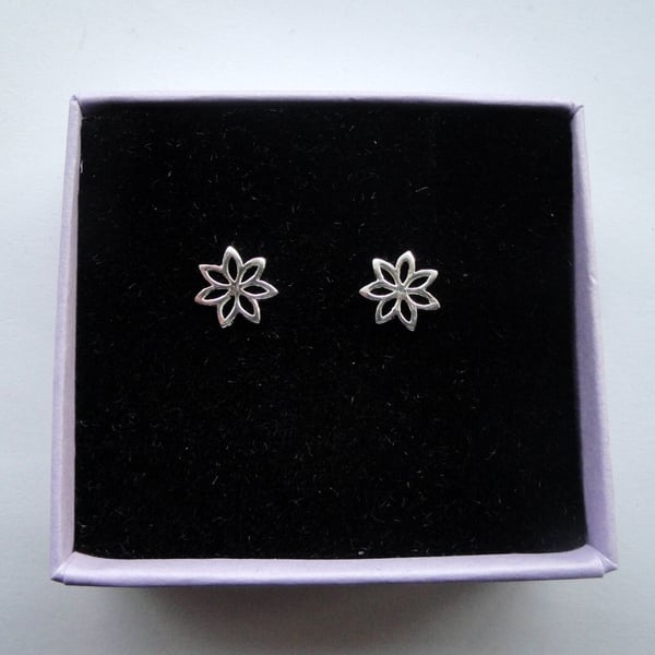Silver Lily stud earrings