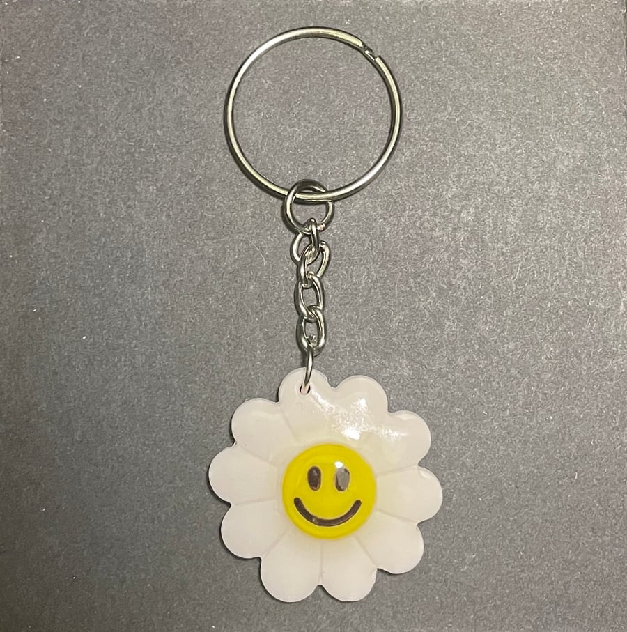 Smiley Daisy Keychain