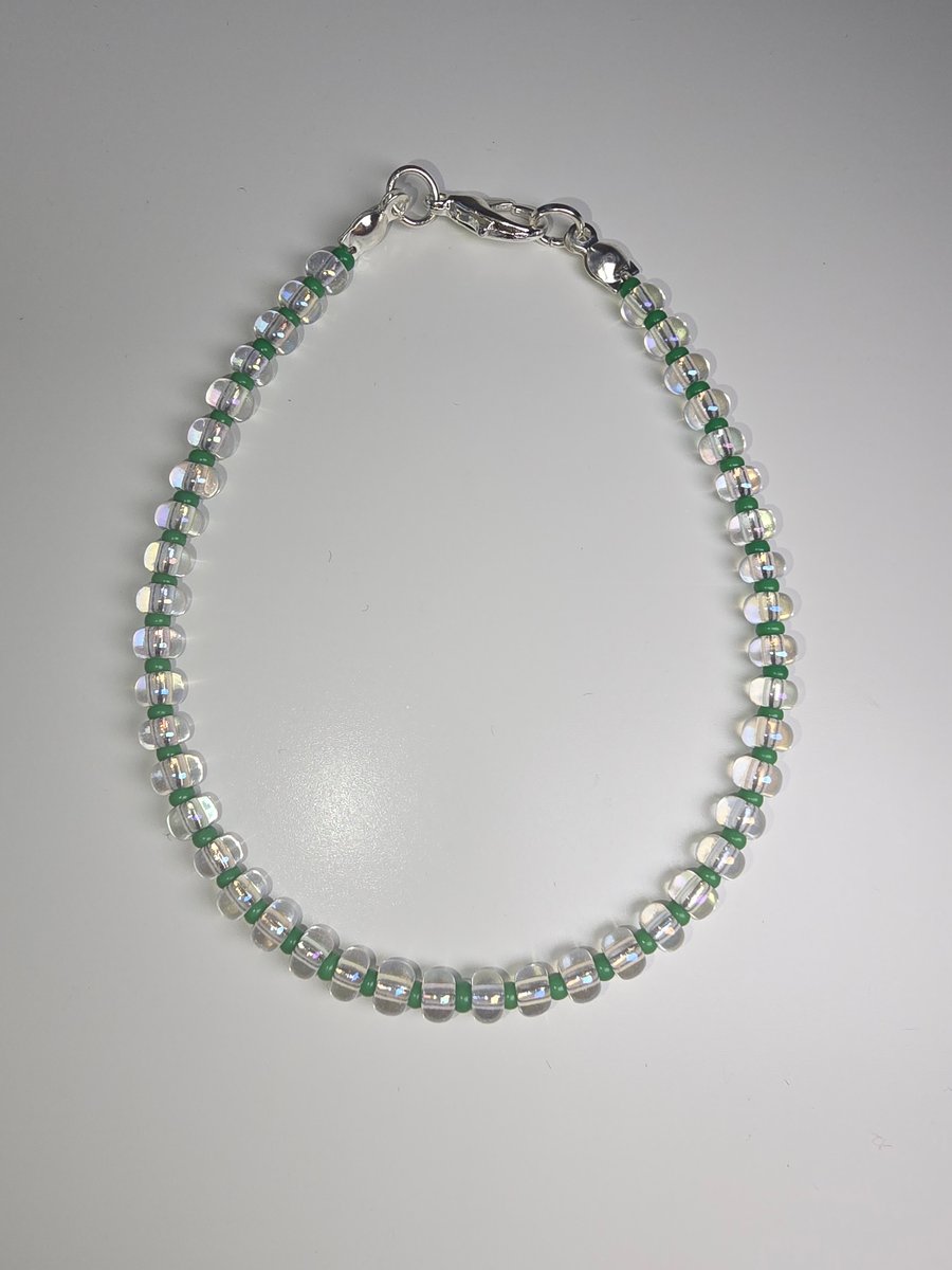 Clear crystal and matt green bracelet 