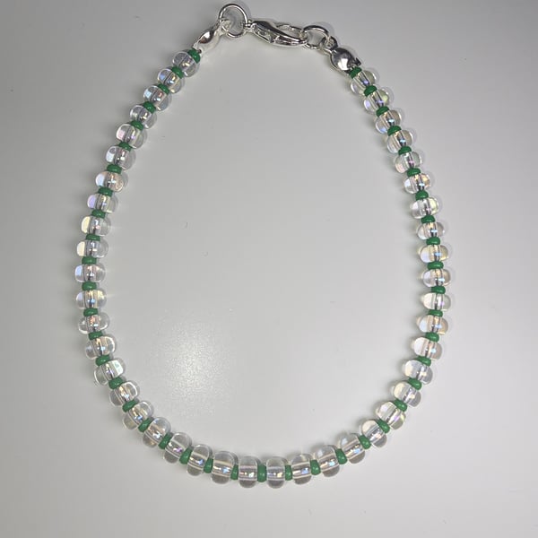 Clear crystal and matt green bracelet 