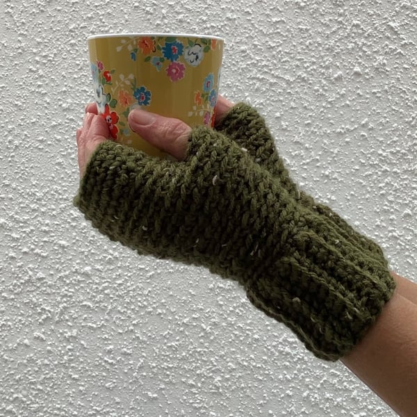 FINGERLESS MITTS , gloves ' Valley Tweed' . Soft  Merino wool blend. Green