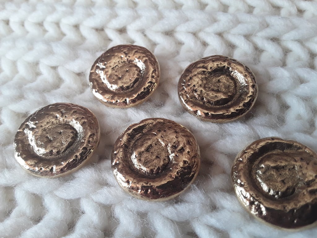 1 & 1 4" 32mm 50L Feature Buttons Antique Gold SHELL SWIRL x 2 Buttons