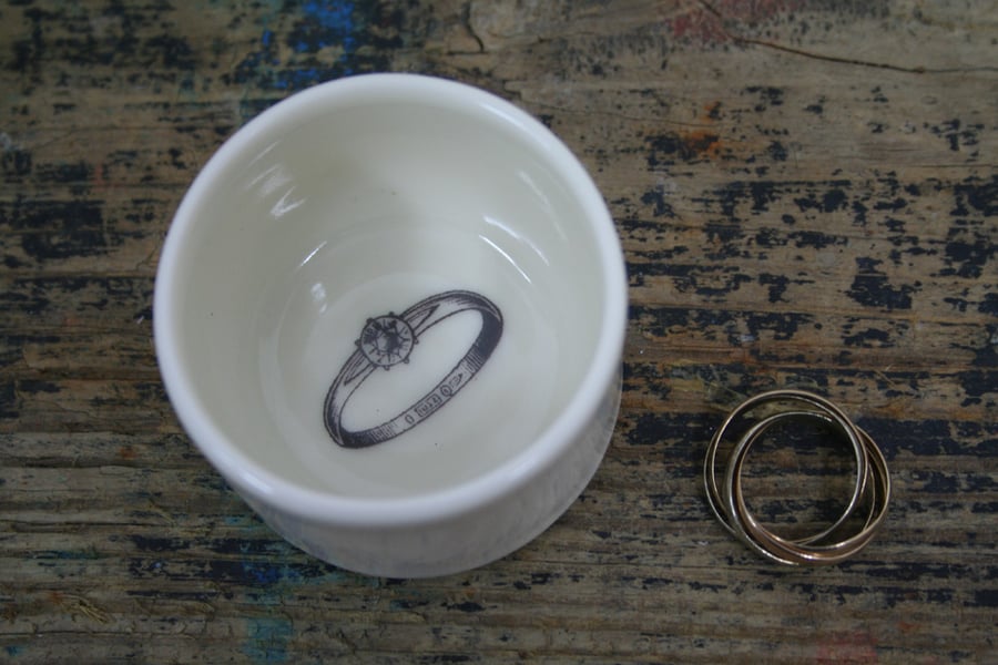 Porcelain ring dish