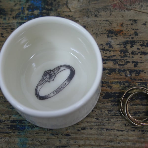 Porcelain ring dish