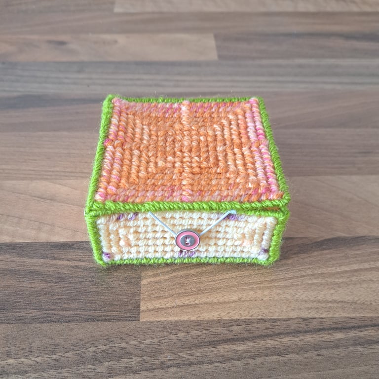 Container for small desk items - with lid and button closure, multicoloured
