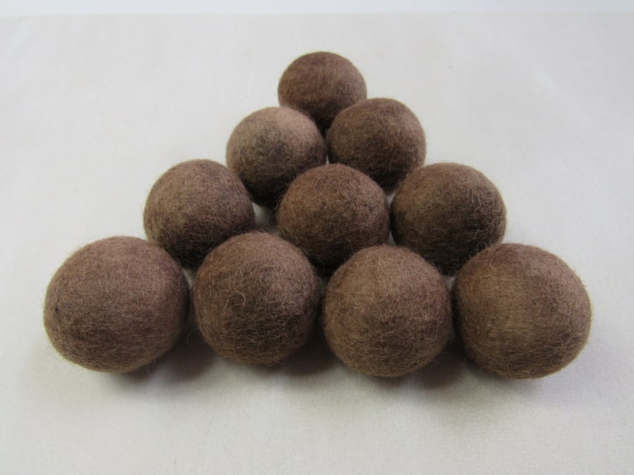 10 Large 3cm Walnut Brown Natural Dye Felt Balls