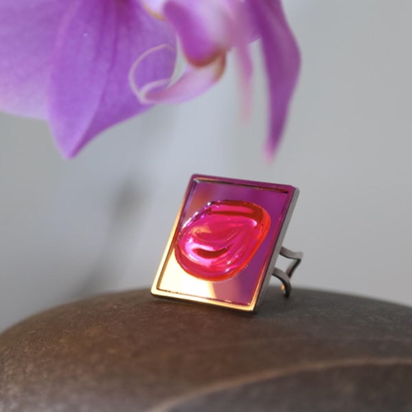 Fluorescent Pink Resin Lips Ring Adjustable Mirror Cocktail Ring