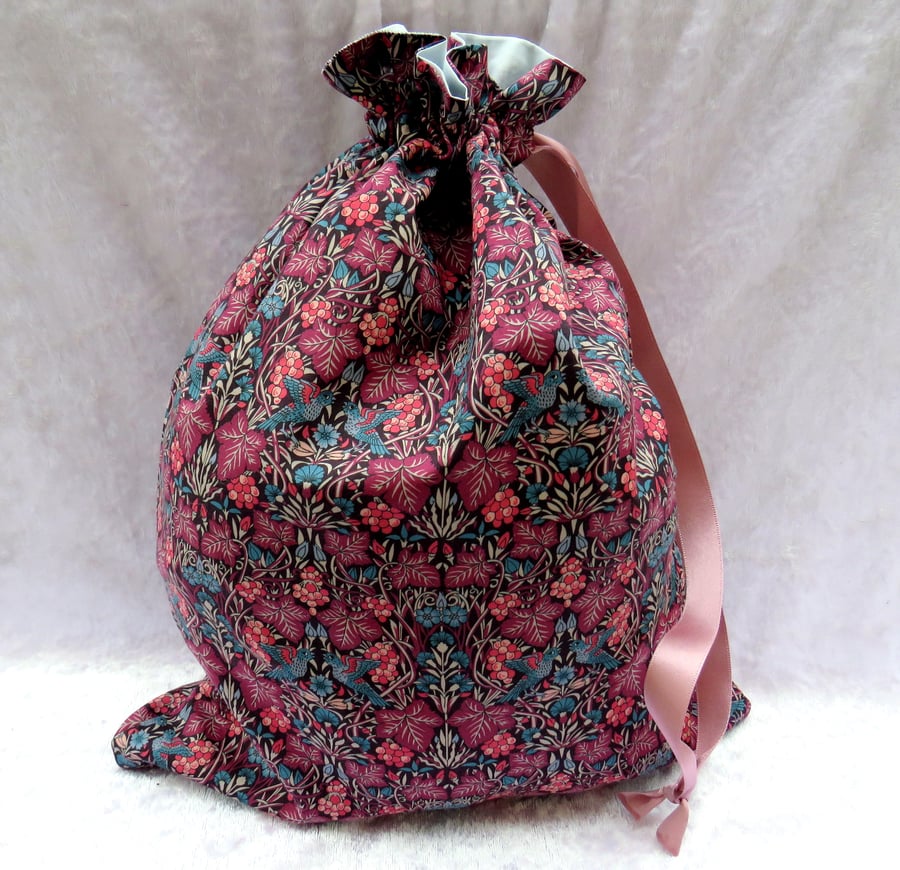Liberty Tana Lawn bag, pyjama bag, 32cm, Vine Thief