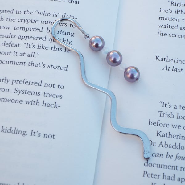 Squiggle bookmark with Pearls