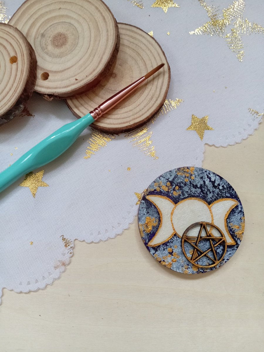 Wooden circular 3 moons fridge magnet