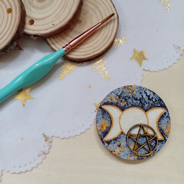 Wooden circular 3 moons fridge magnet