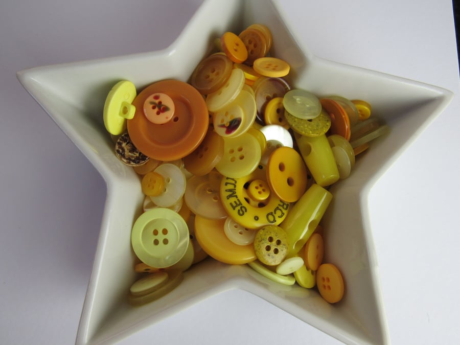 50g Mixed Yellow Craft Buttons