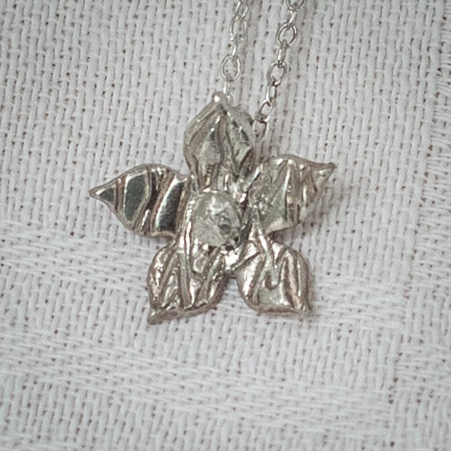 Dainty Flower Pendant (FSP61)